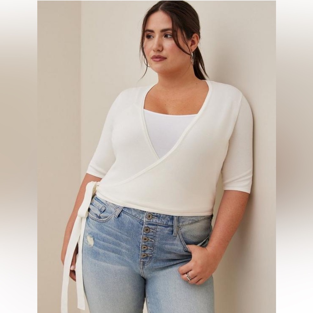 Shrug Wrap Front Short Sleeve
Fitted Sweater TORRID NWT